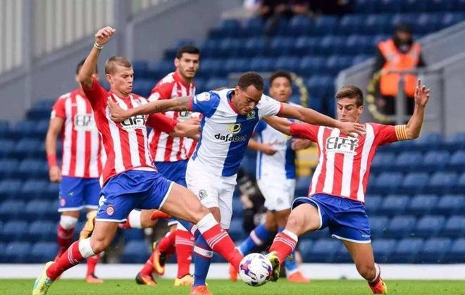 队在赛季中 队在赛季中