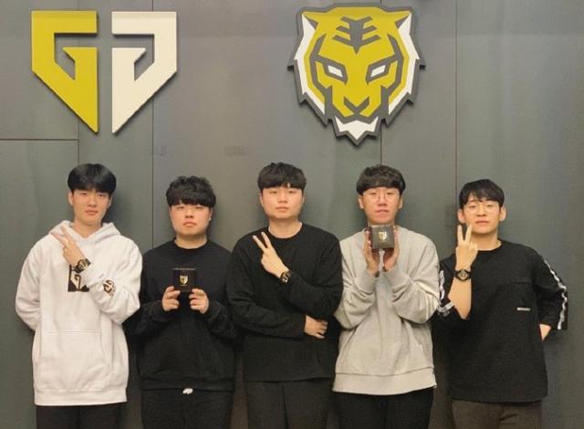 全队在进攻 全队在进攻