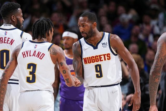 脚背内侧轻 脚背内侧轻